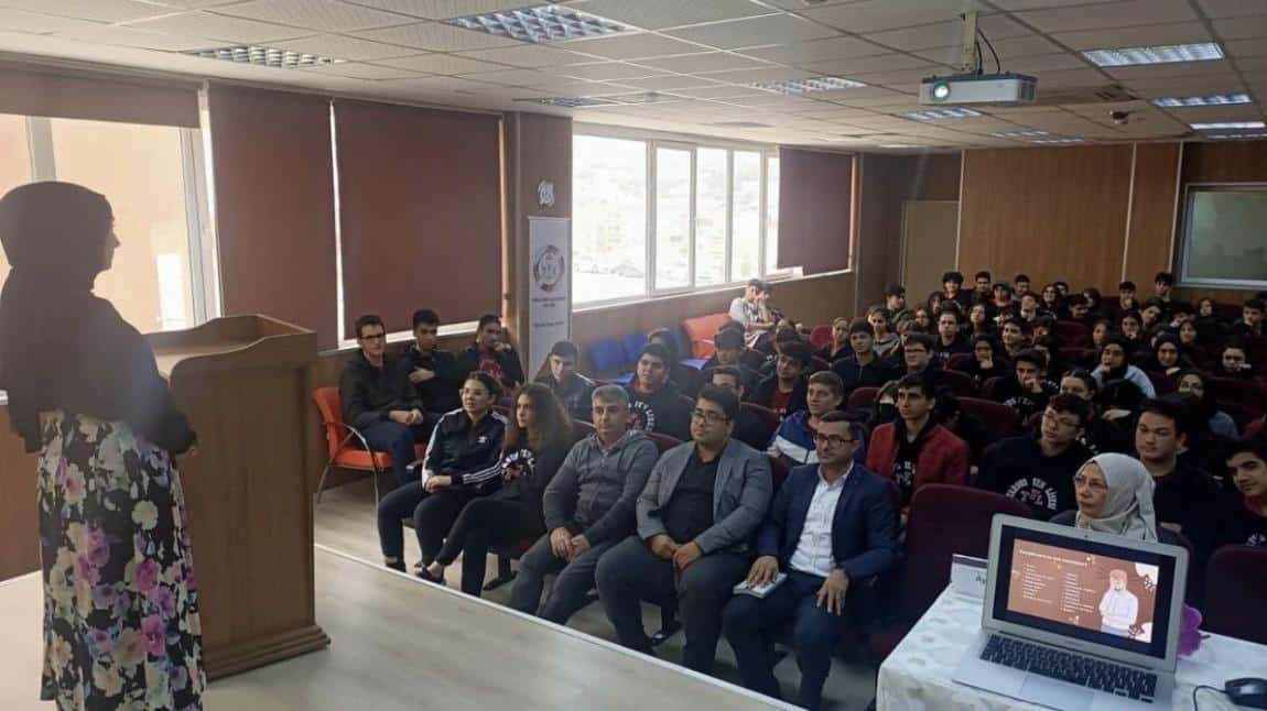 Psikolog Ayşenur Bulut tarafından 10. sınıf öğrencilerimize Sınav Kaygısı ve Hedef Belirleme konusunda seminer verildi.