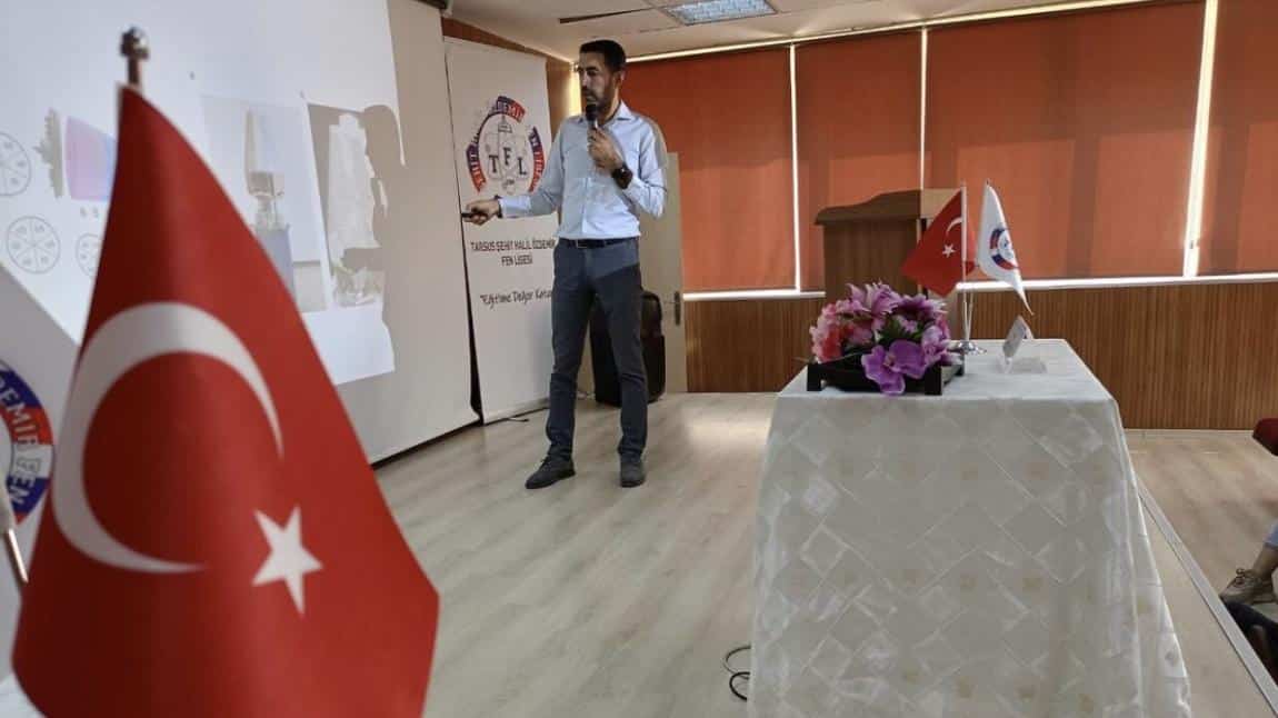 Tarsus Üniversitesi Mühendislik Temel Bilimleri Bölümü’nden Prof. Dr. Sezgin Aydın, Akademi Günleri kapsamında okulumuza konuk oldu